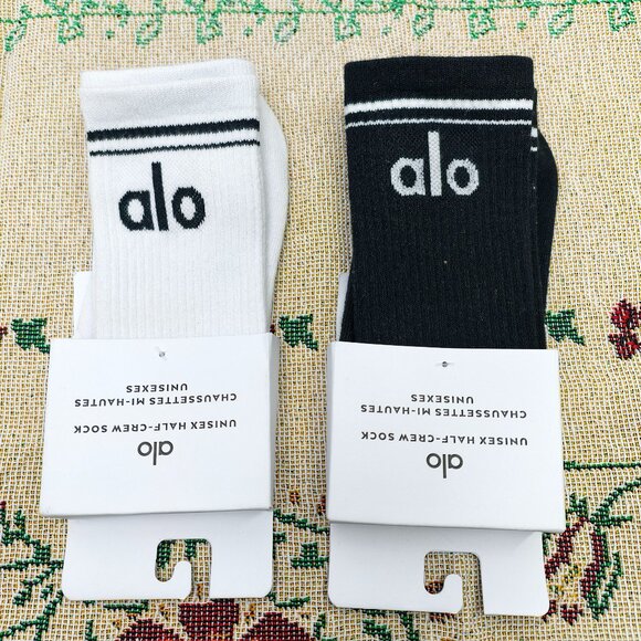 ALO Yoga Accessories - NWT ALO Yoga Throwback Sock 2 Pairs - M